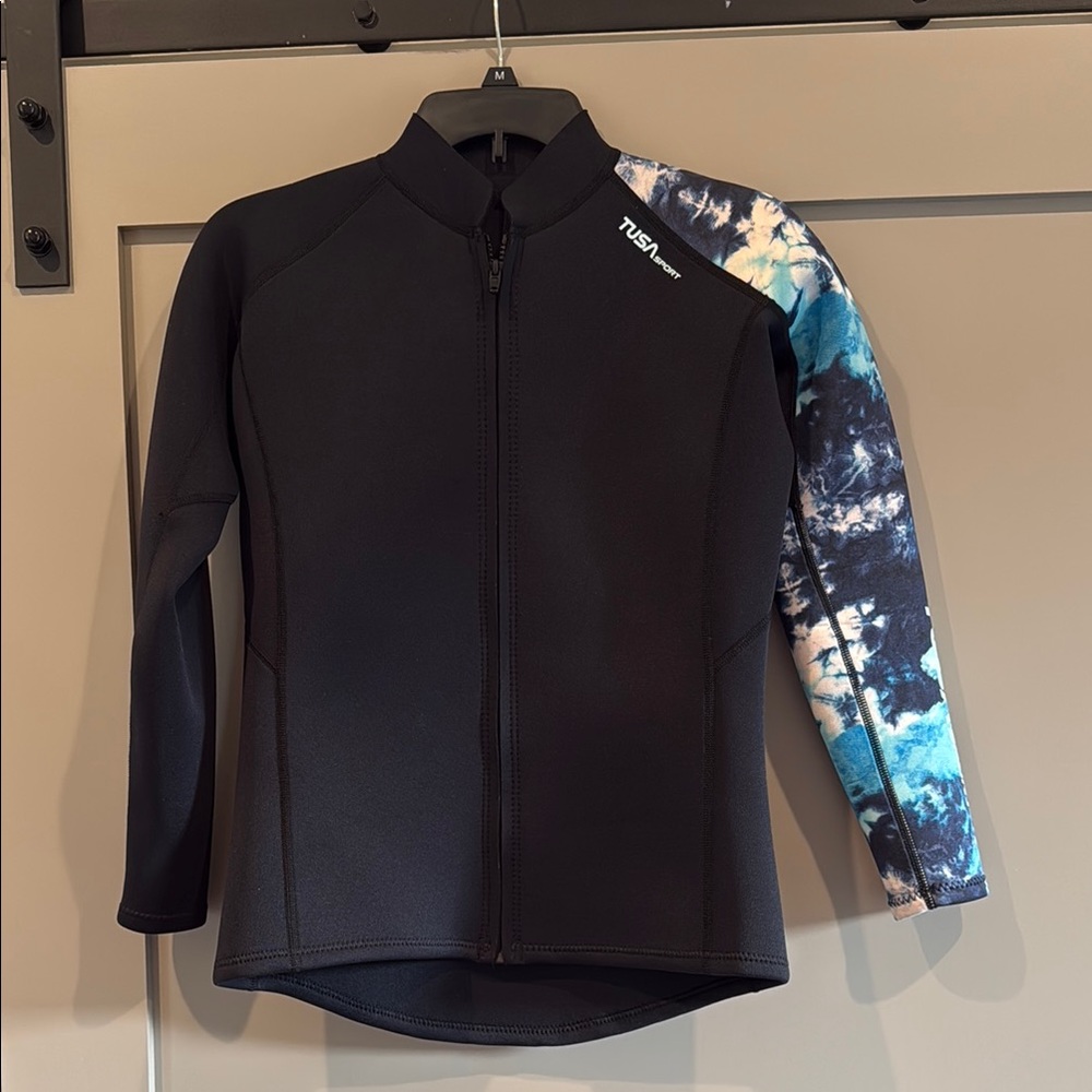 TYR Women's Black and Blue Swim Jacket